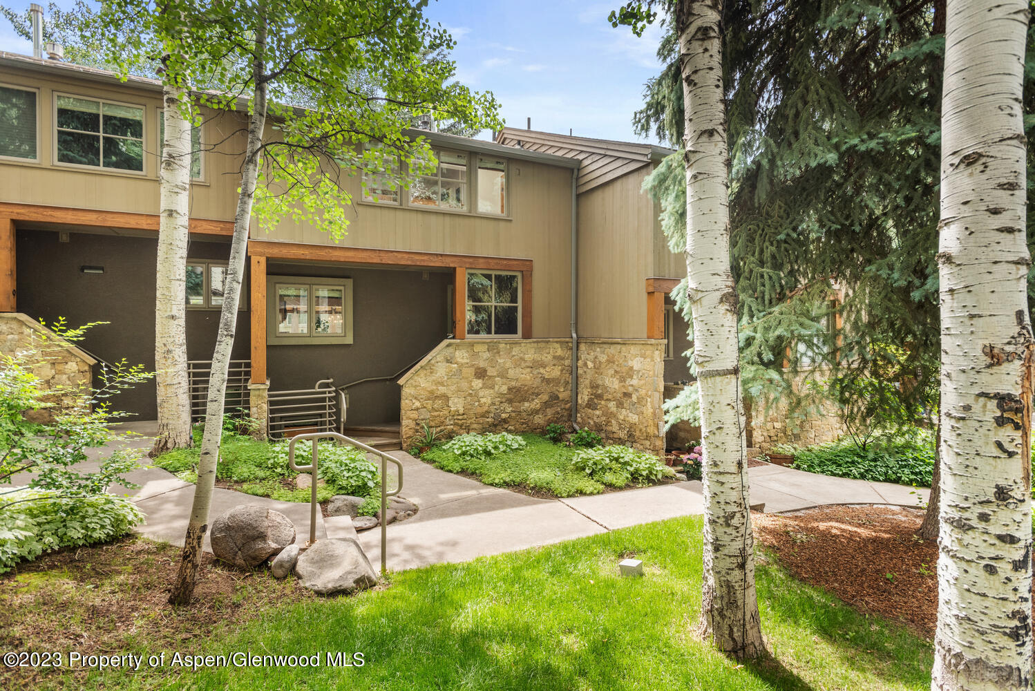 100 N 8th Street, 10
