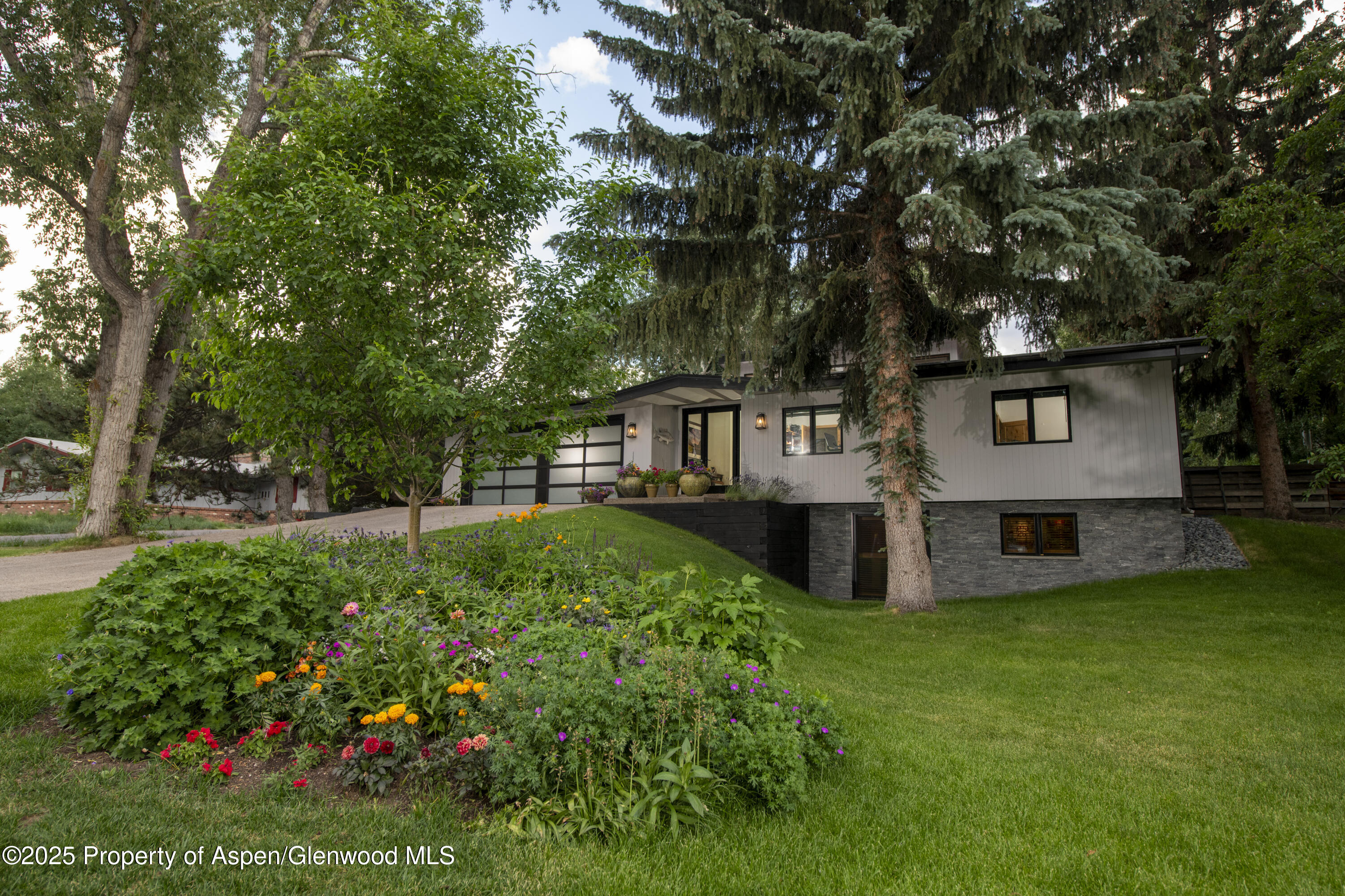 1325 MOUNTAIN VIEW Drive