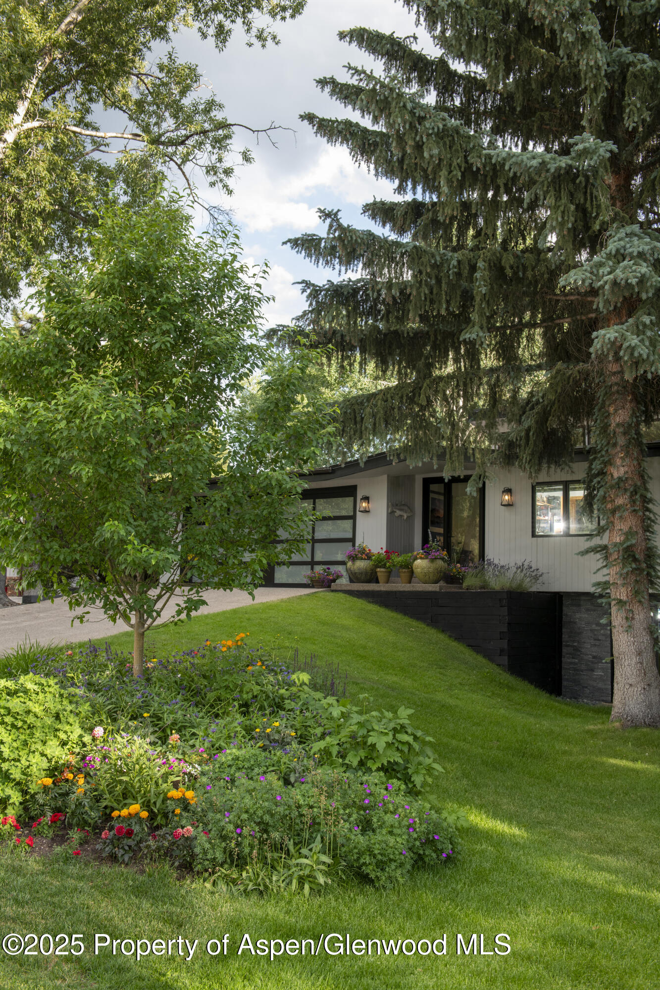 1325 MOUNTAIN VIEW Drive