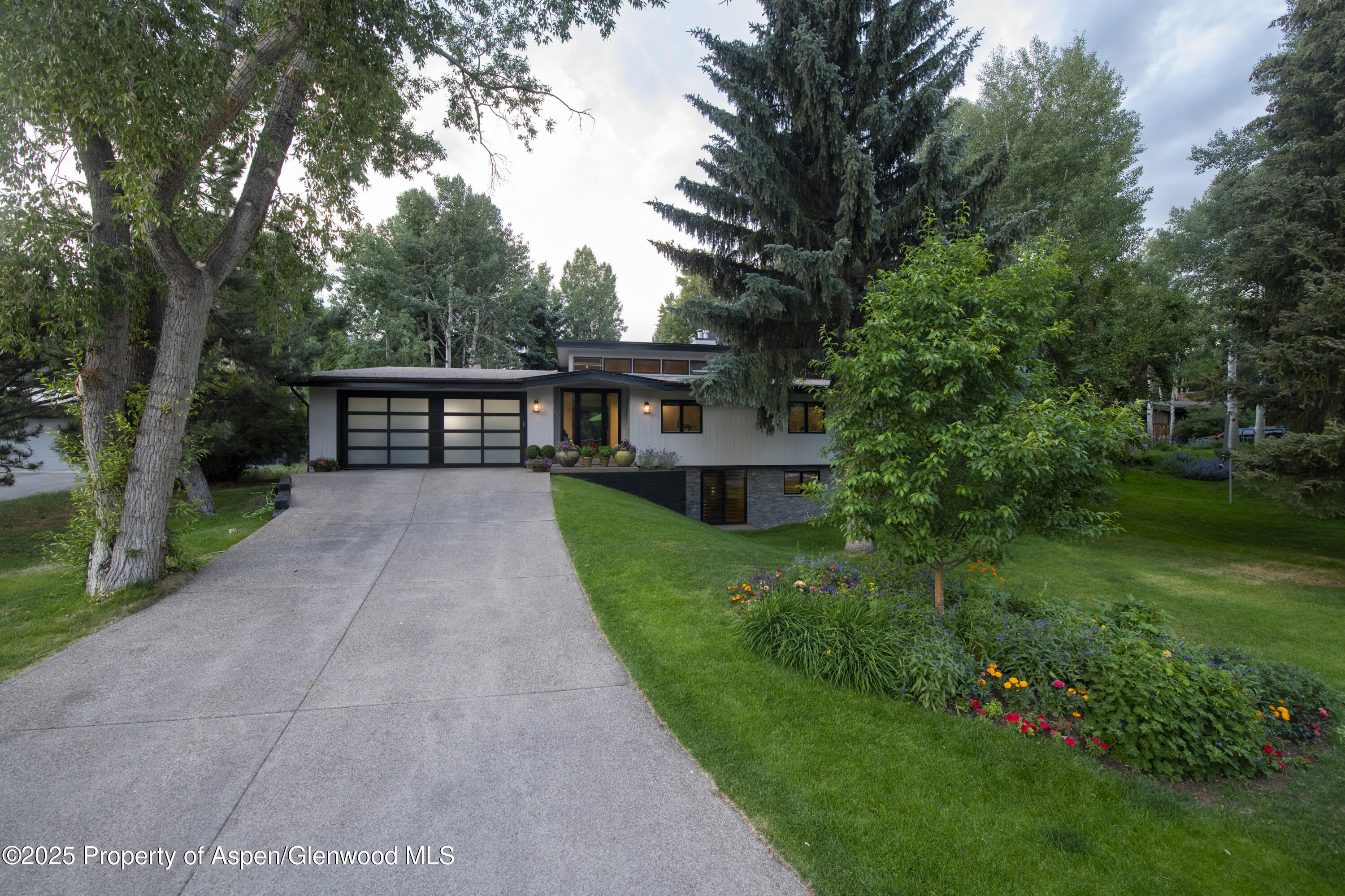 1325 MOUNTAIN VIEW Drive