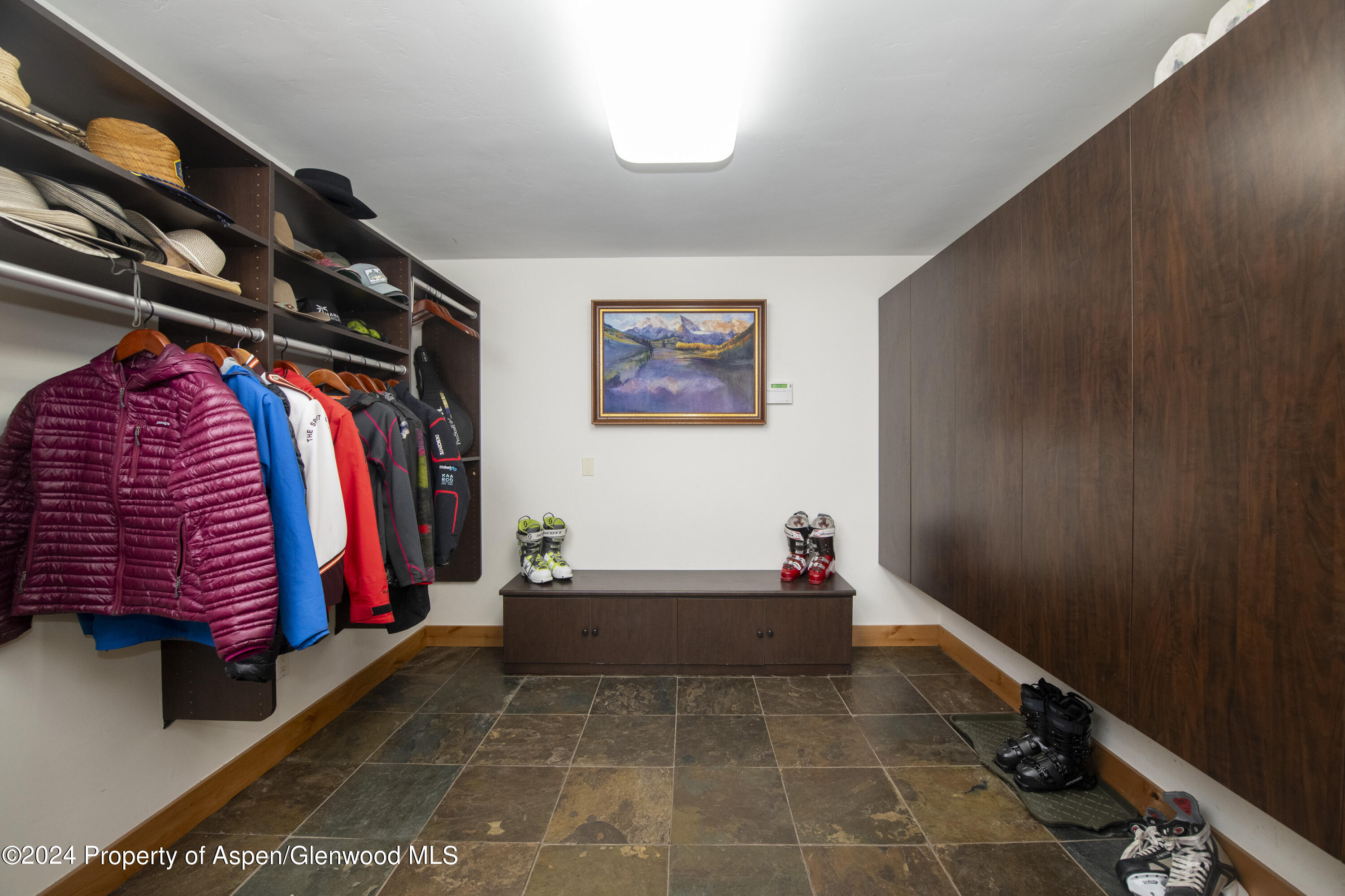 1325 MOUNTAIN VIEW Drive
