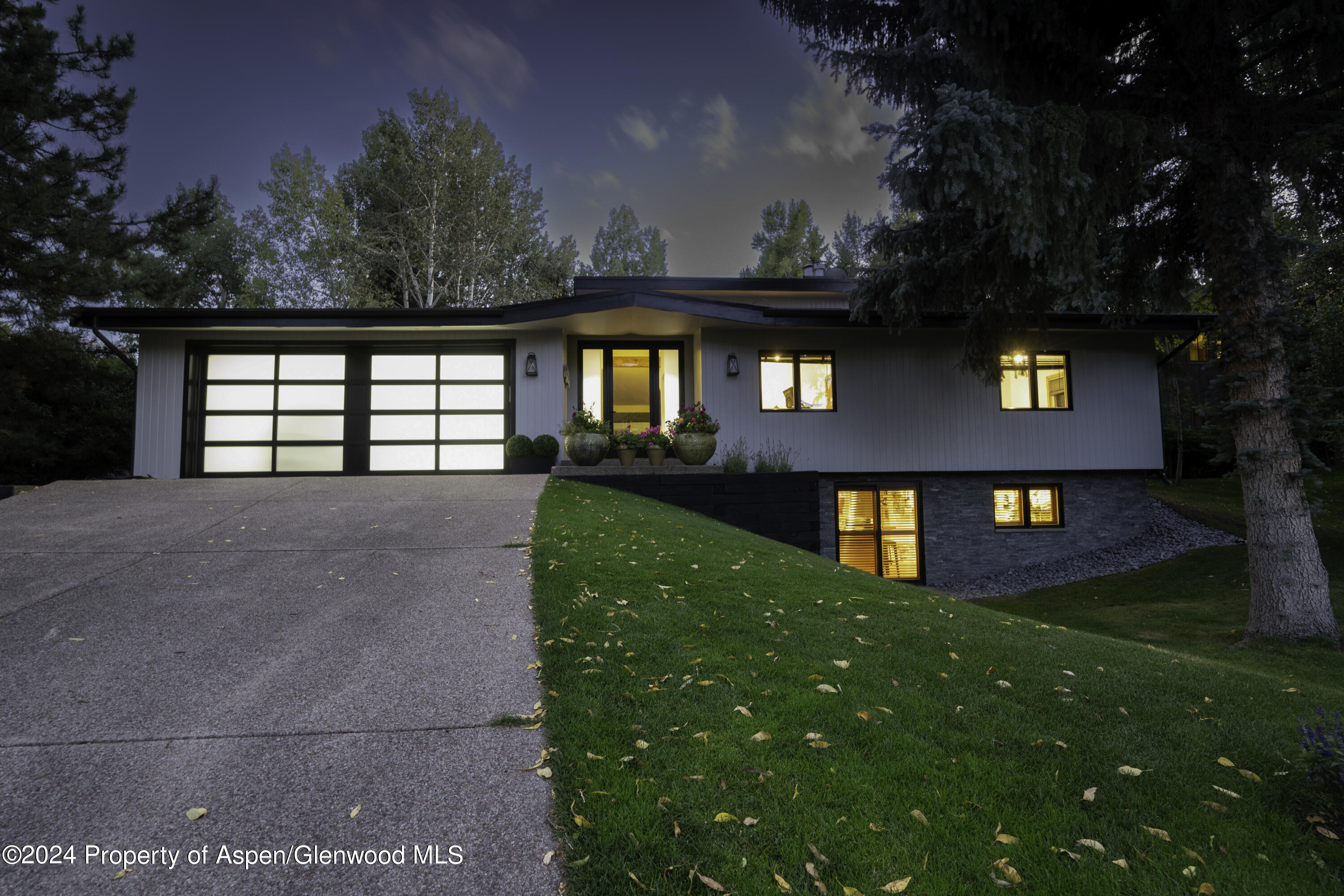 1325 MOUNTAIN VIEW Drive