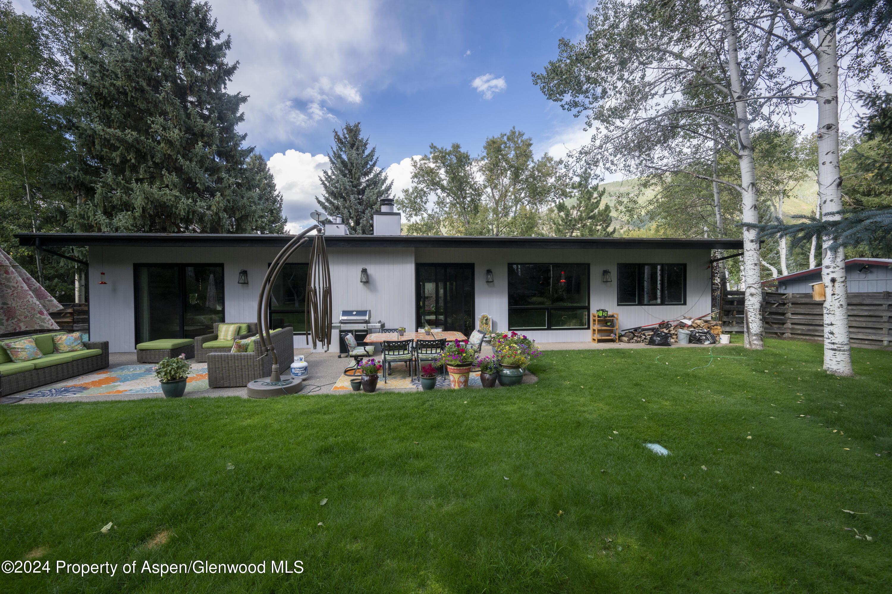 1325 MOUNTAIN VIEW Drive