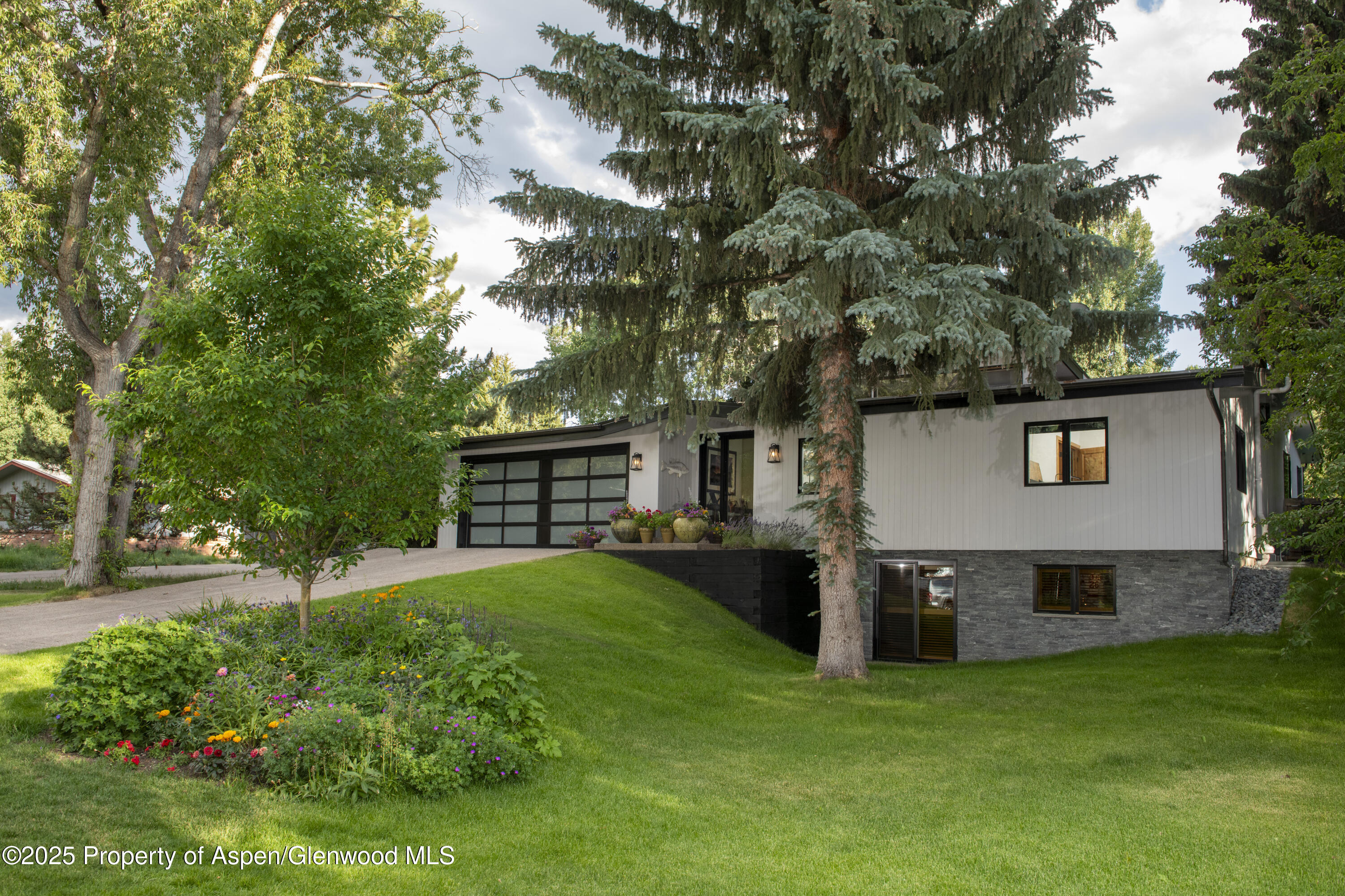1325 MOUNTAIN VIEW Drive