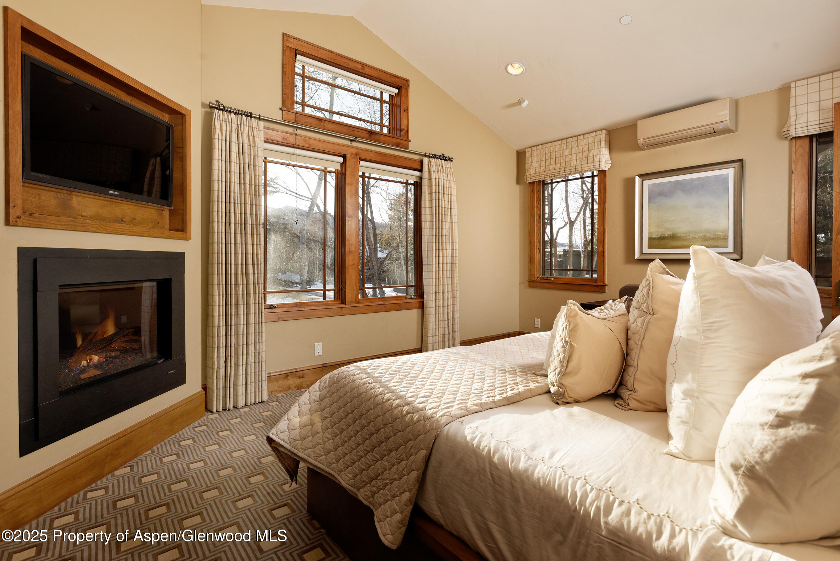 1395 Sierra Vista Drive, Unit 1