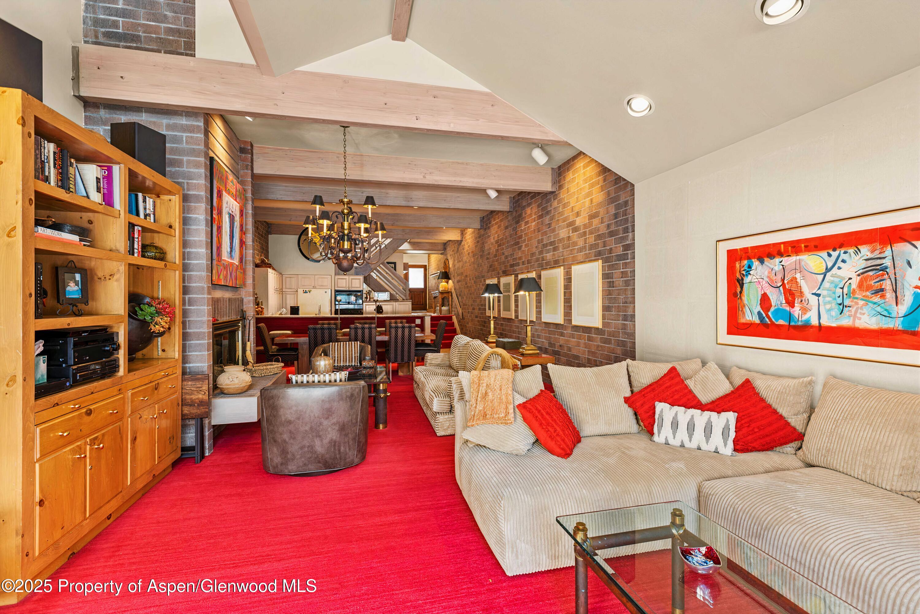 625 S West End Street, 12