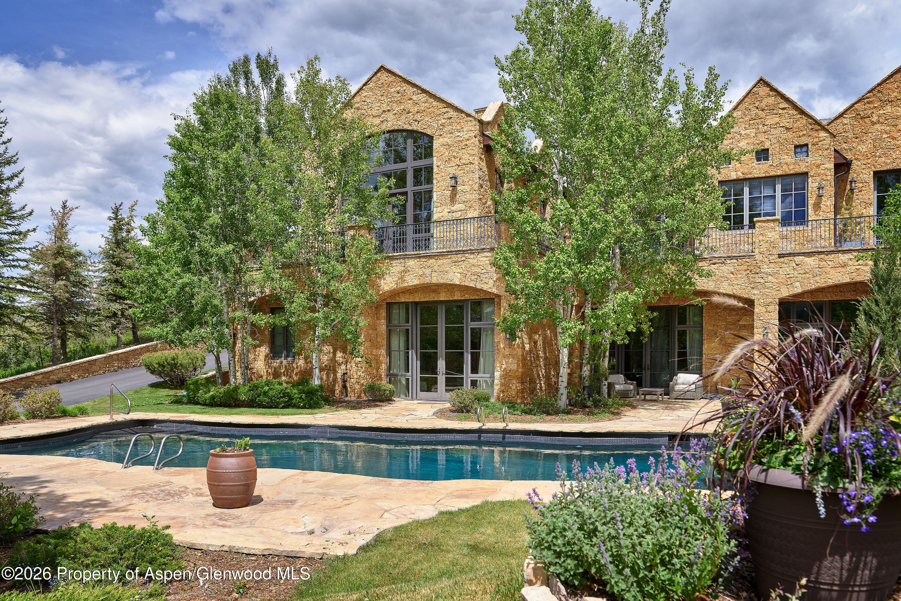 1518 W Buttermilk Road