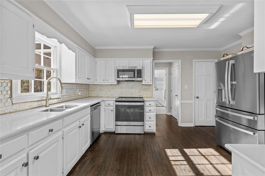 6304 BROOMSEDGE Trail