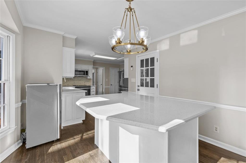 6304 BROOMSEDGE Trail