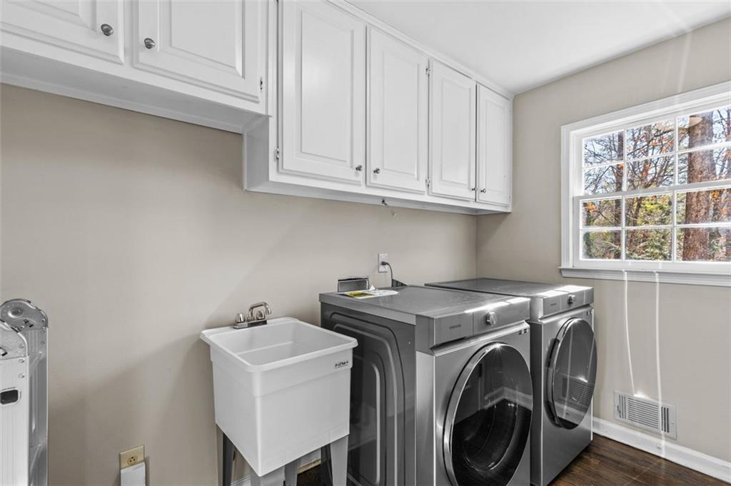 6304 BROOMSEDGE Trail