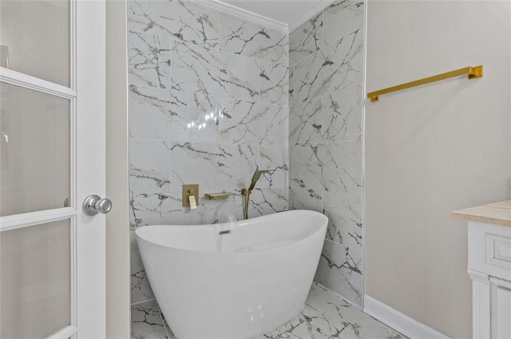 6304 BROOMSEDGE Trail