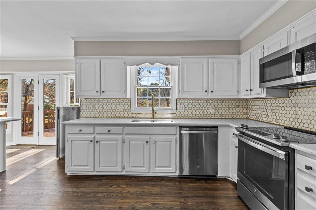 6304 BROOMSEDGE Trail