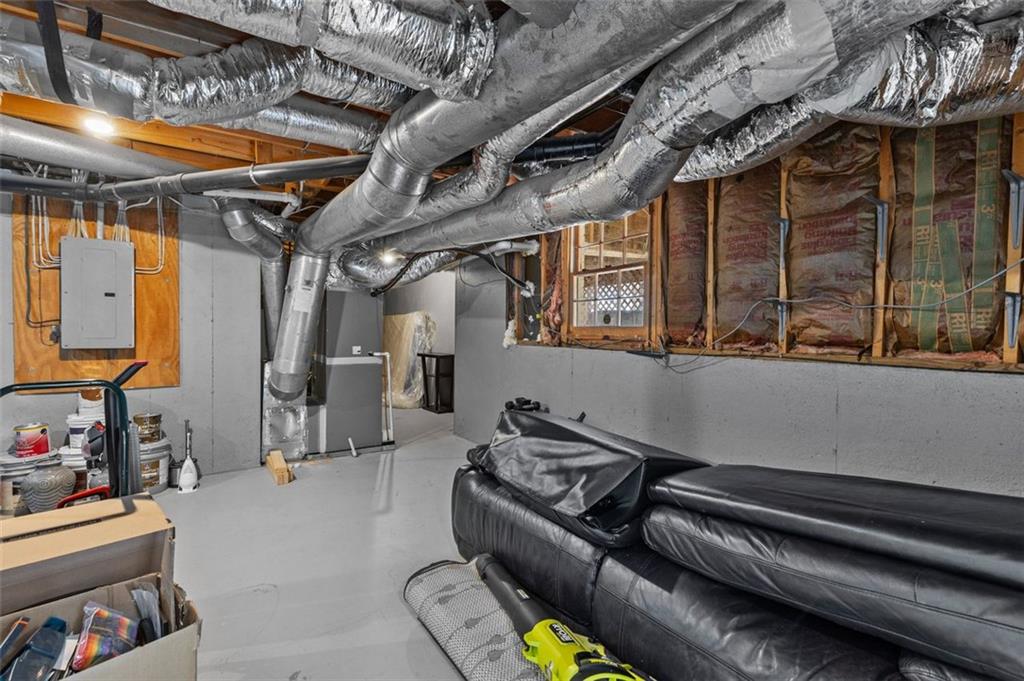 6304 BROOMSEDGE Trail