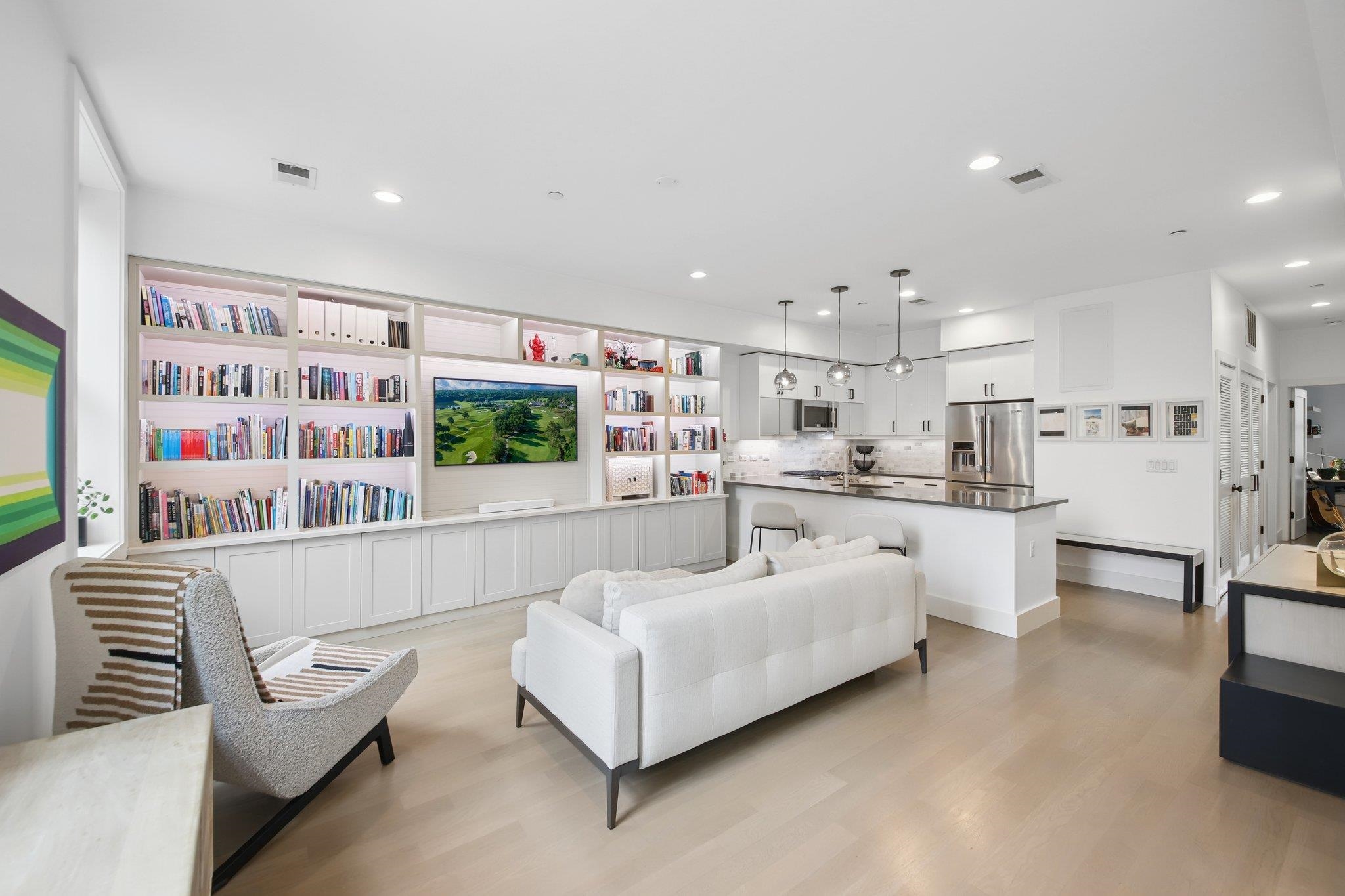 72 ESSEX ST Unit: 4