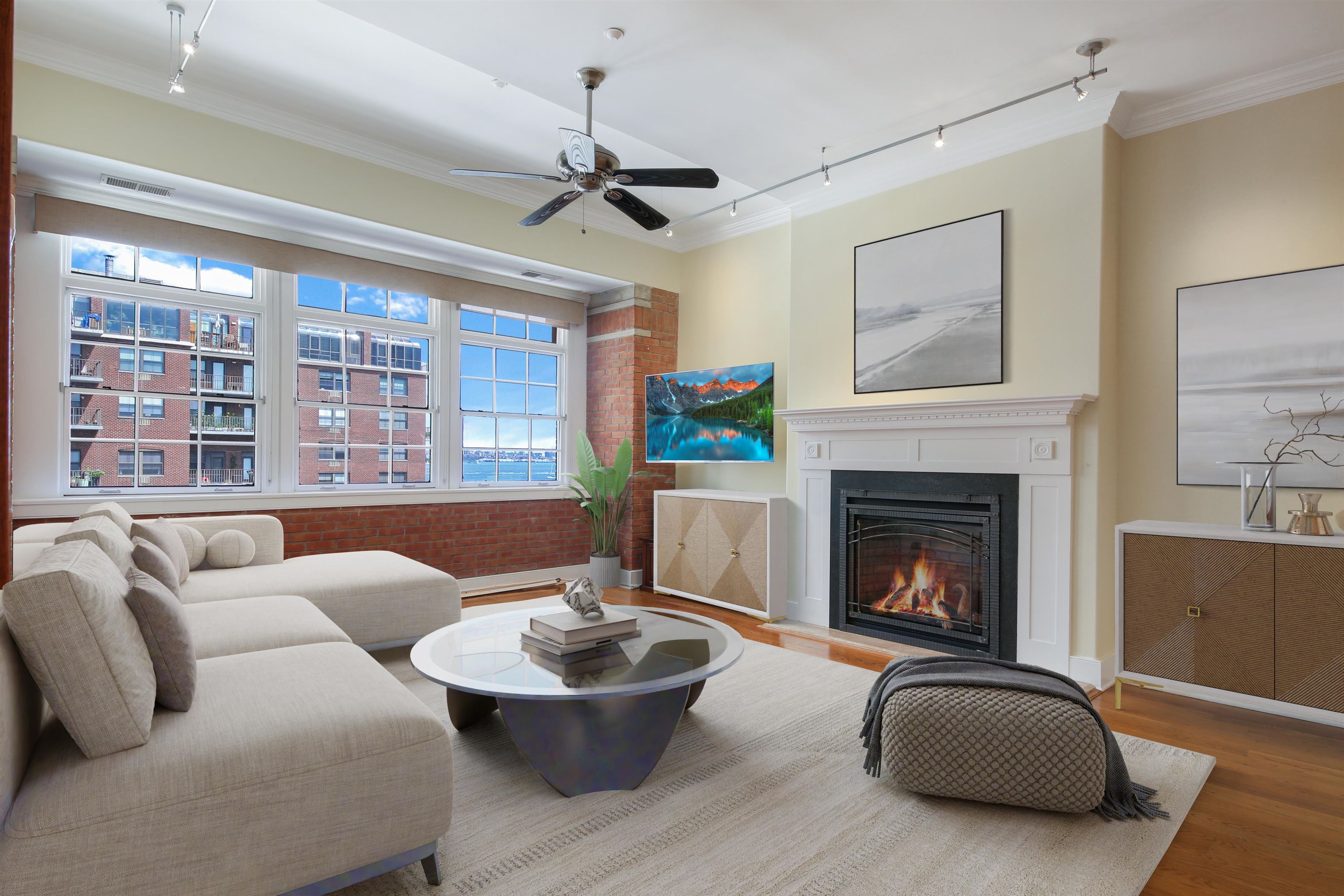 174 WASHINGTON ST Unit: PHJ