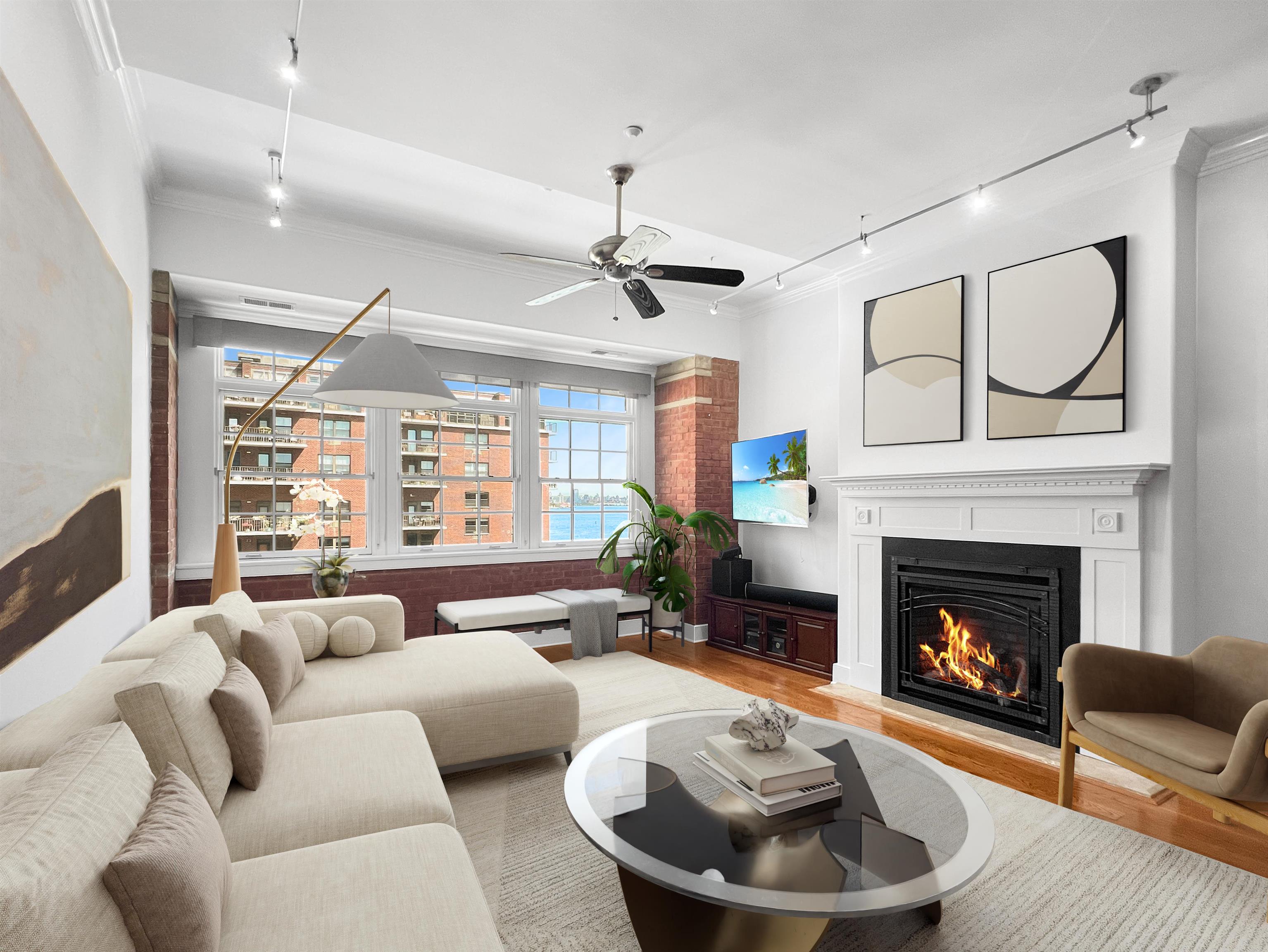 174 WASHINGTON ST Unit: PHJ