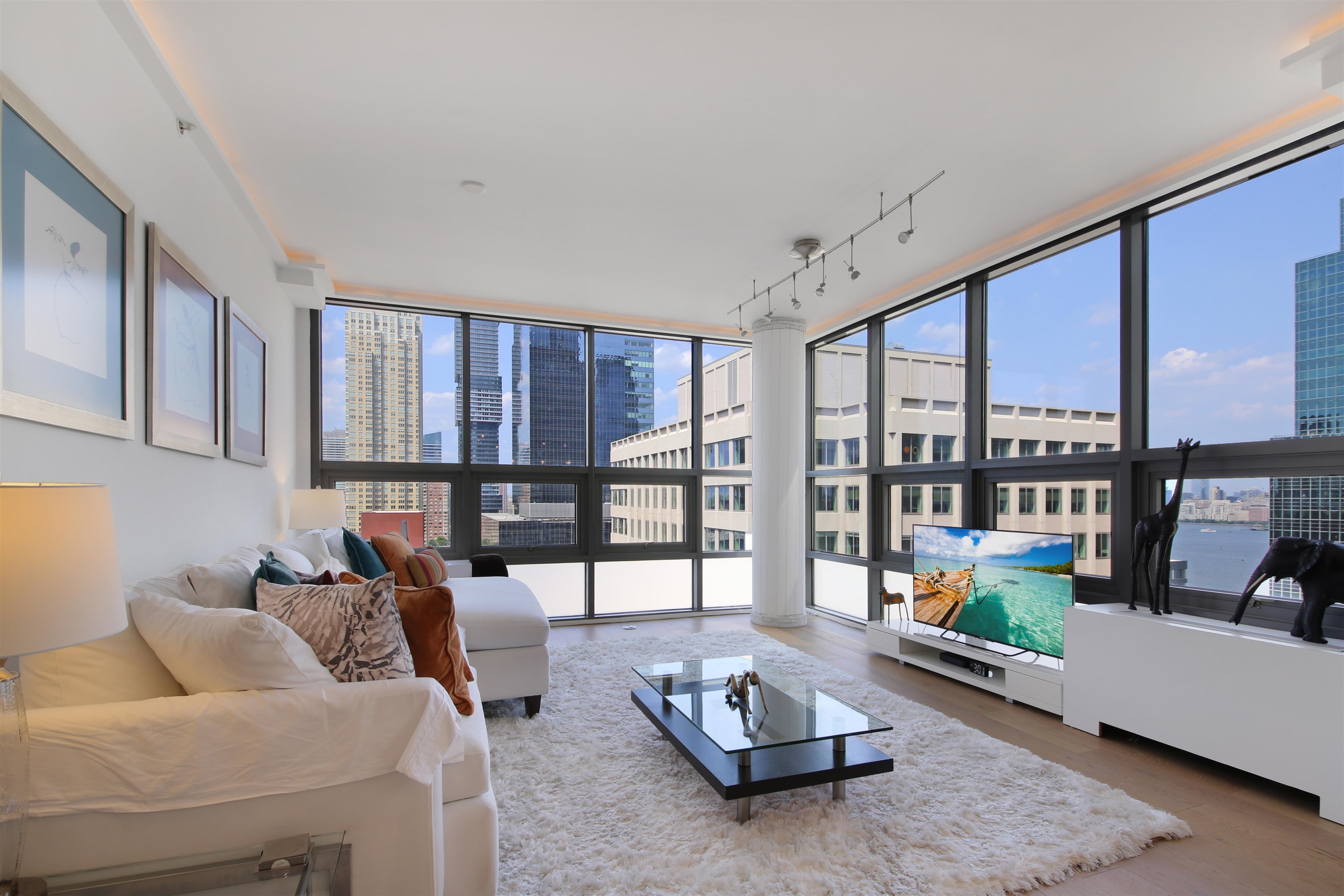 105 GREENE ST Unit: 1602