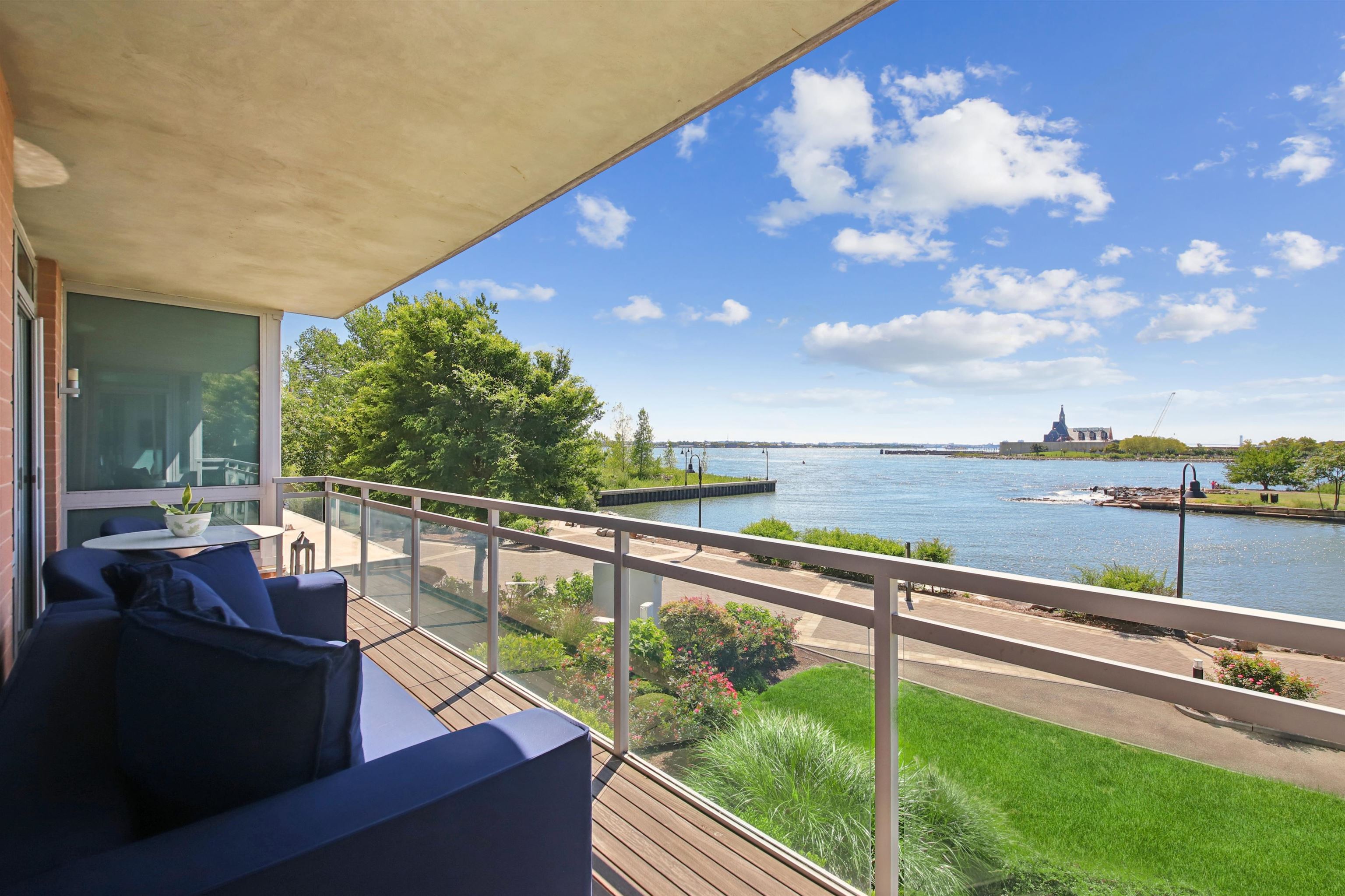 25 HUDSON ST Unit: 204