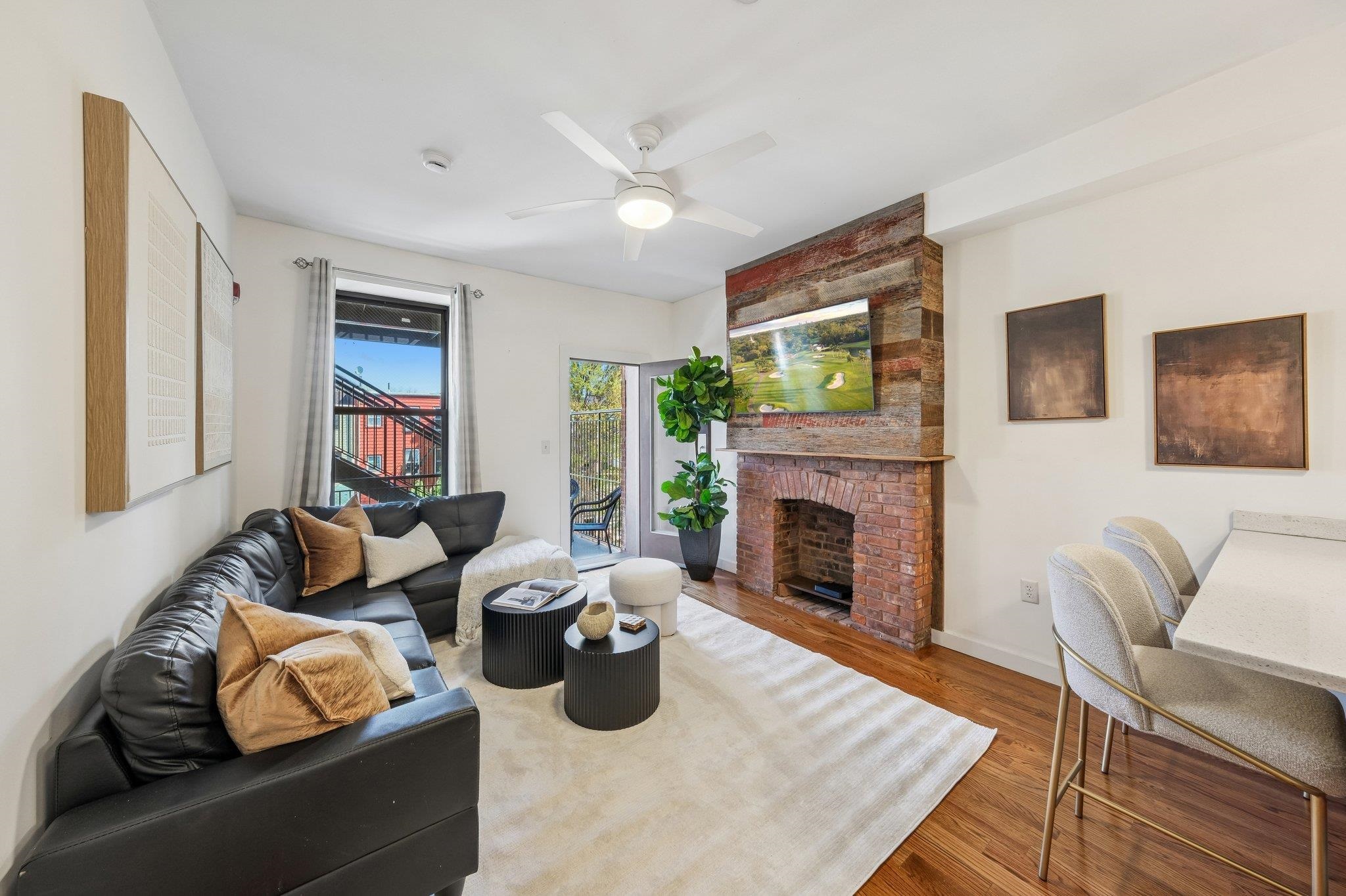 274 6TH ST Unit: 302