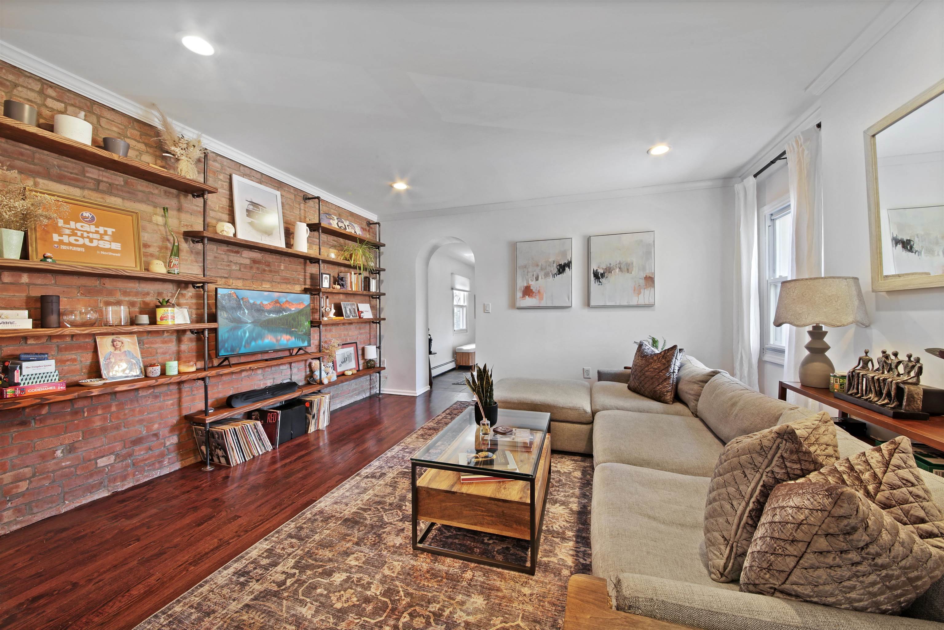 331 VARICK ST Unit: 2