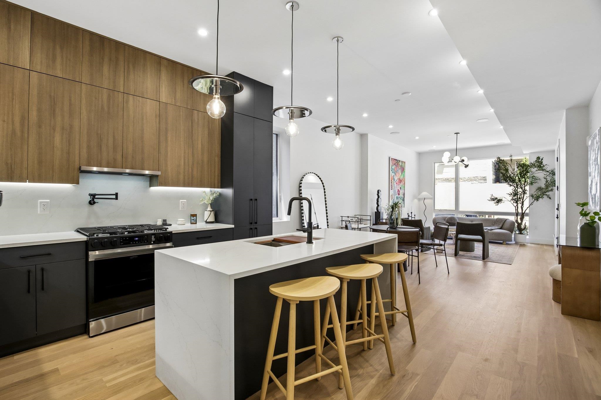 105 LAIDLAW AVE Unit: A-1
