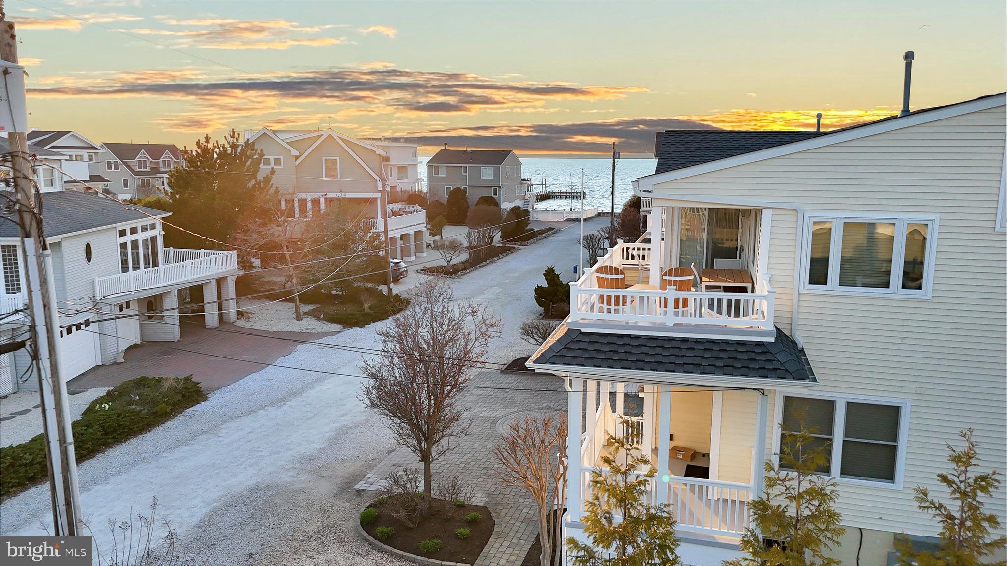 1060 LONG BEACH BOULEVARD CW B W