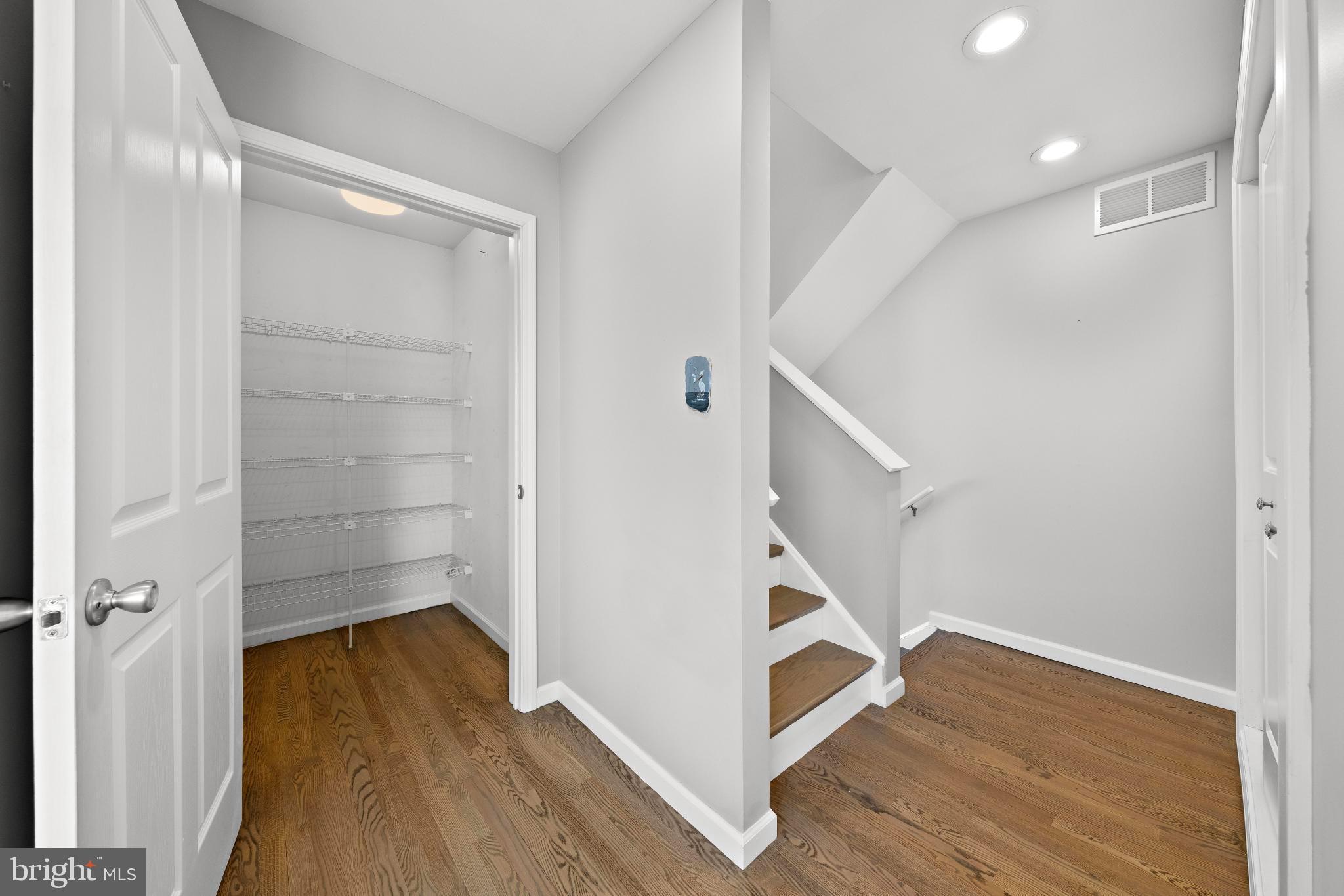 1060 LONG BEACH BOULEVARD CW B W