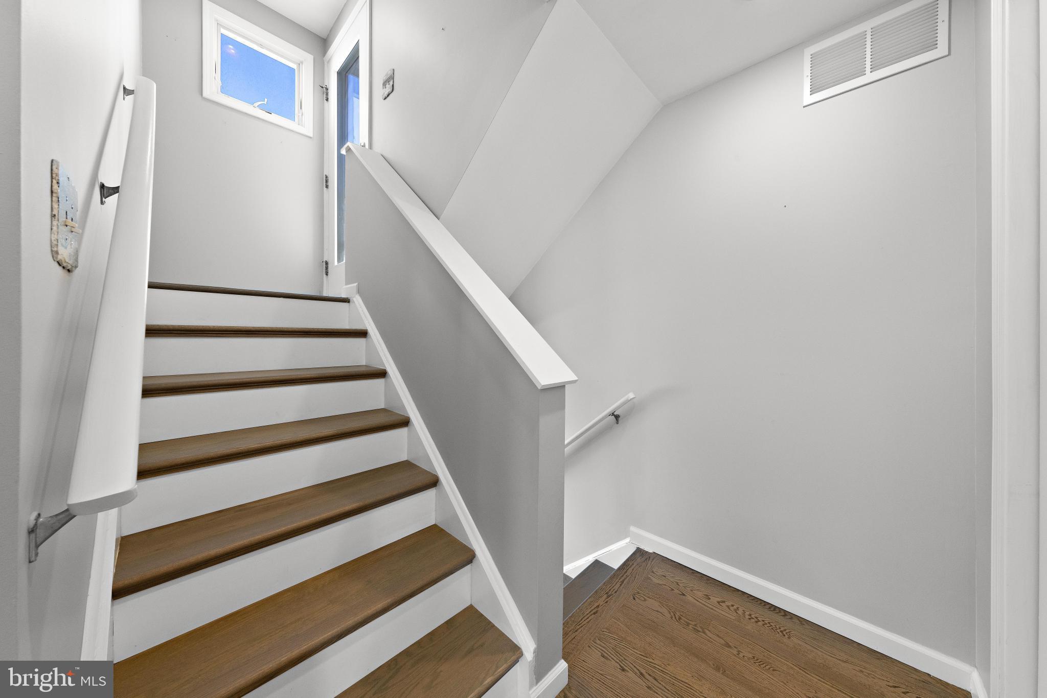 1060 LONG BEACH BOULEVARD CW B W