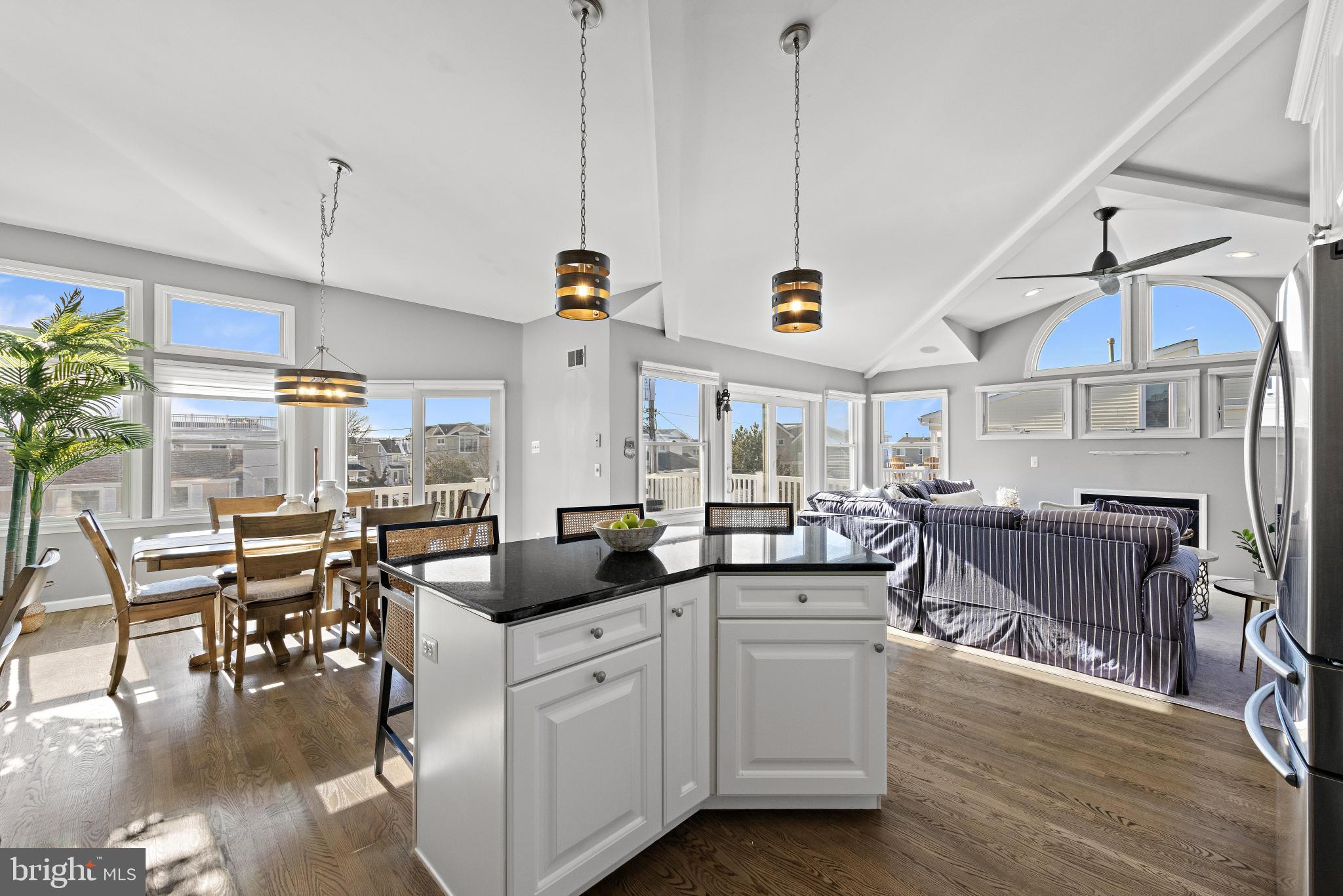 1060 LONG BEACH BOULEVARD CW B W