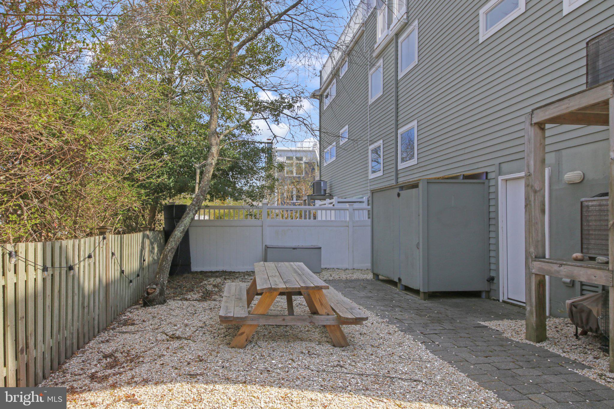 1060 LONG BEACH BOULEVARD CW B W