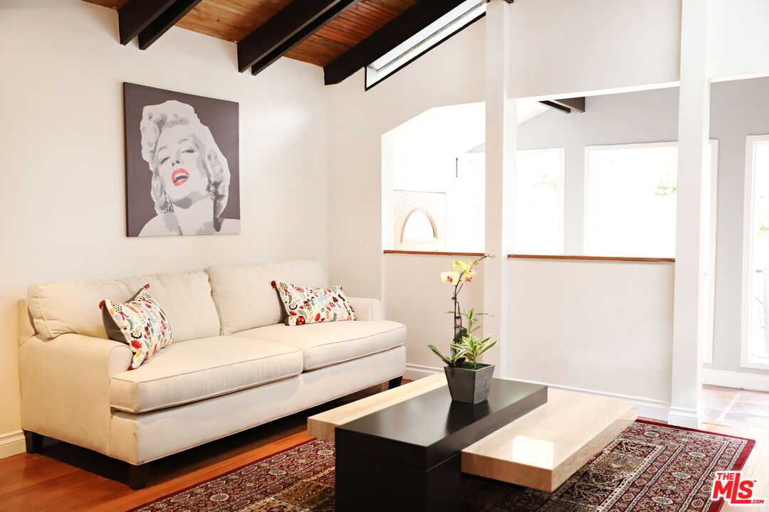 2268 Laurel Canyon Blvd