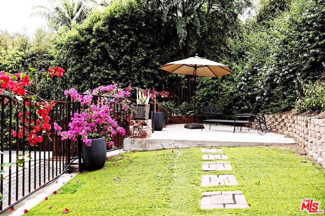 2268 Laurel Canyon Blvd