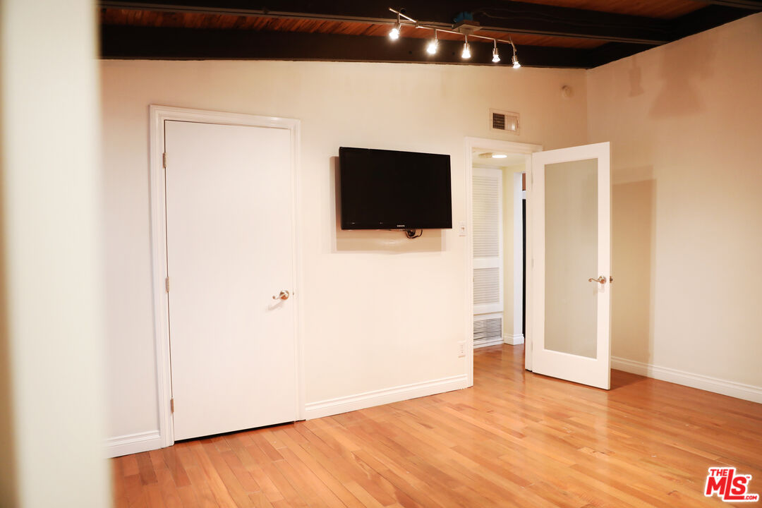2268 Laurel Canyon Blvd