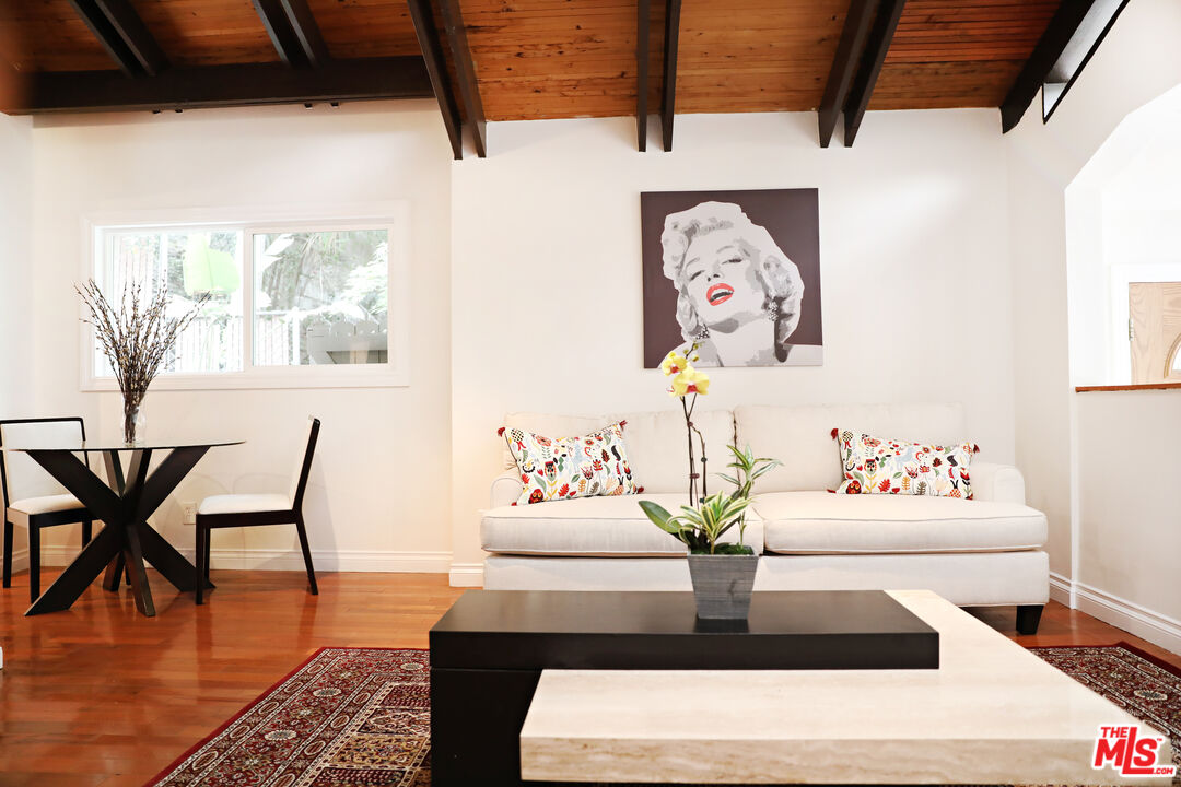 2268 Laurel Canyon Blvd