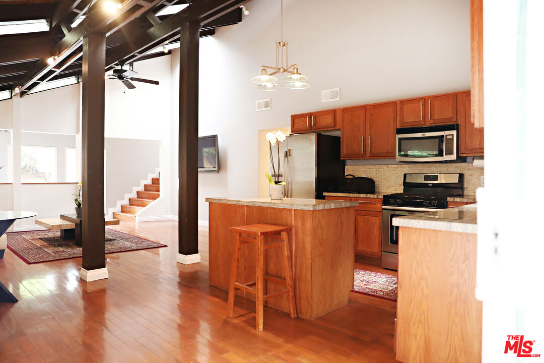 2268 Laurel Canyon Blvd