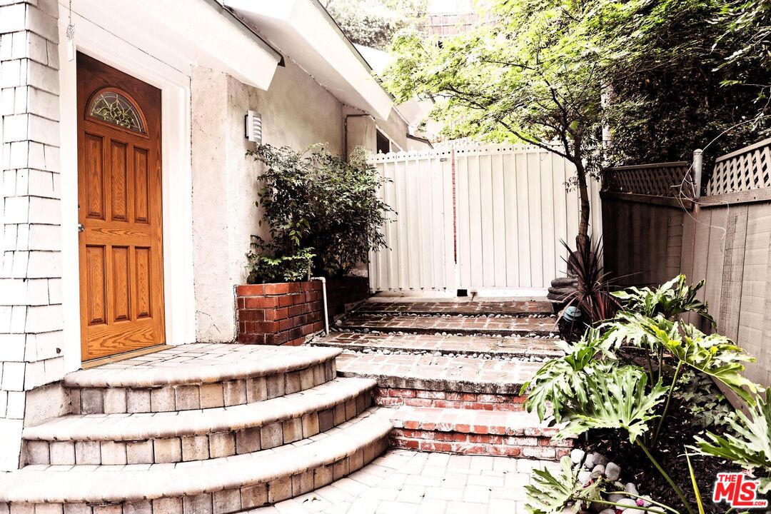 2268 Laurel Canyon Blvd