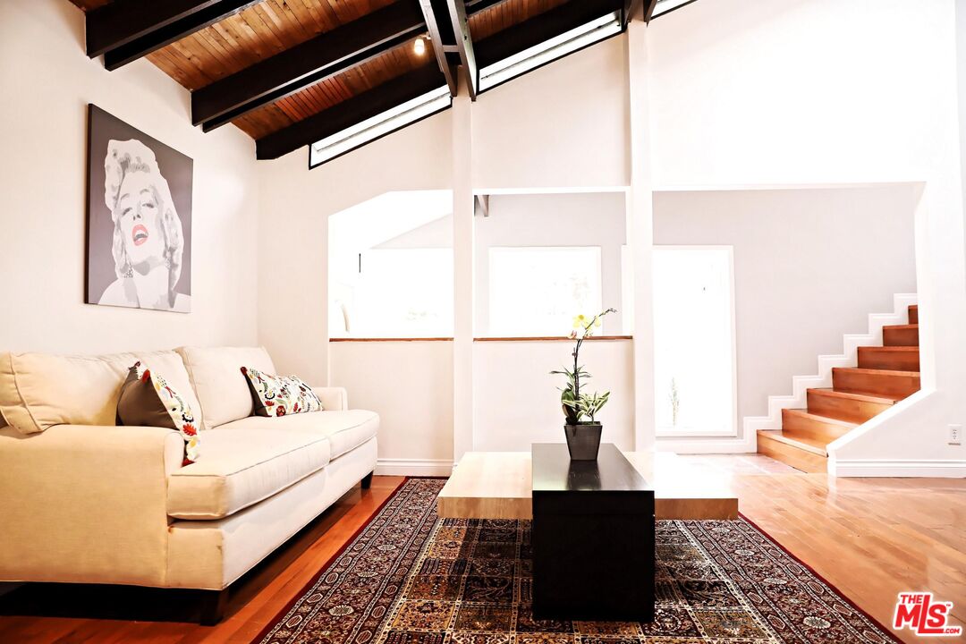 2268 Laurel Canyon Blvd