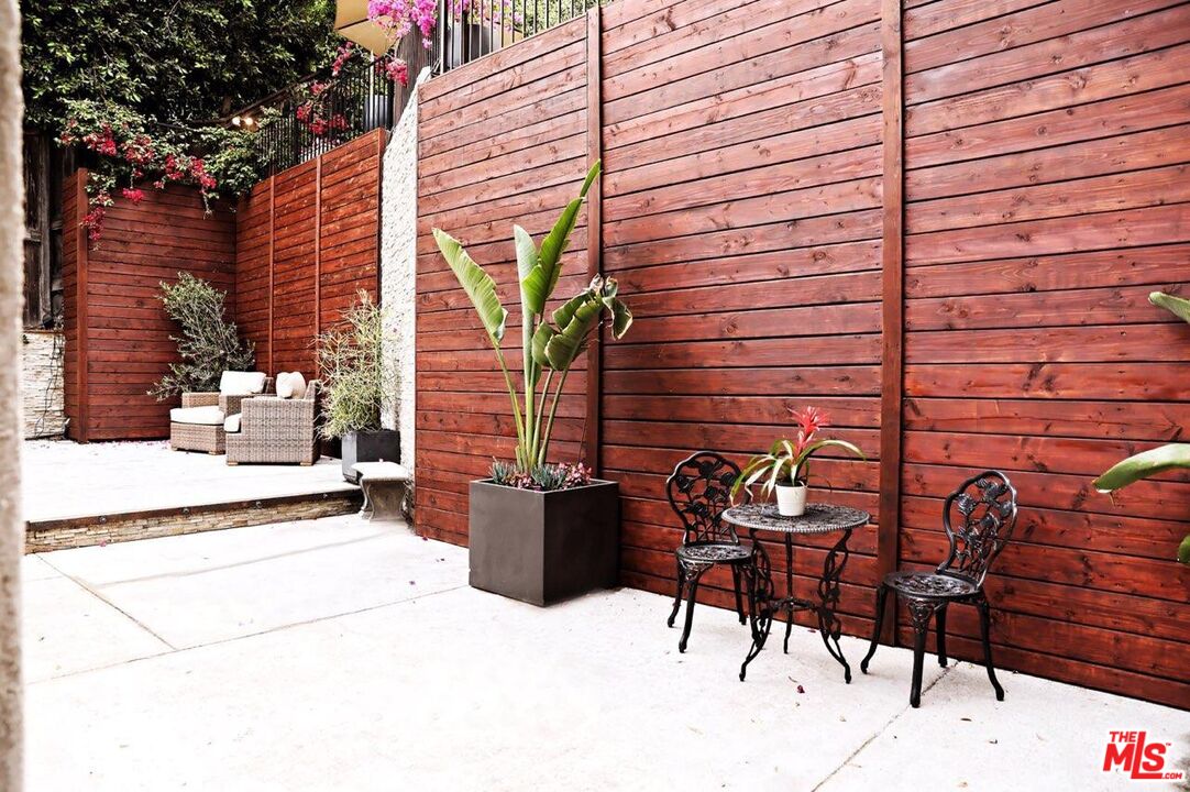2268 Laurel Canyon Blvd
