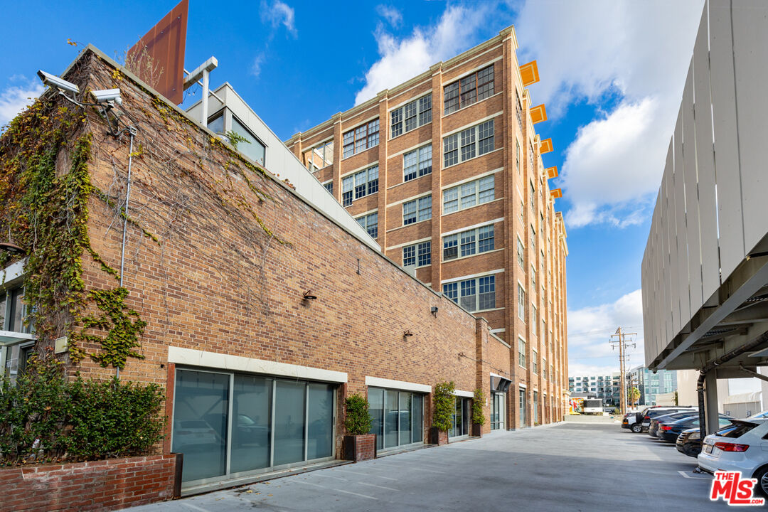 1850 E Industrial St Unit: 506