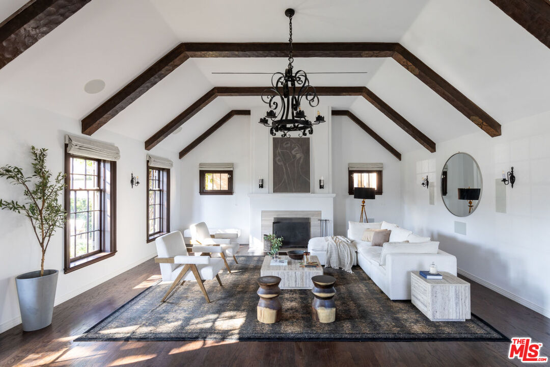 1606 S Ogden Dr
