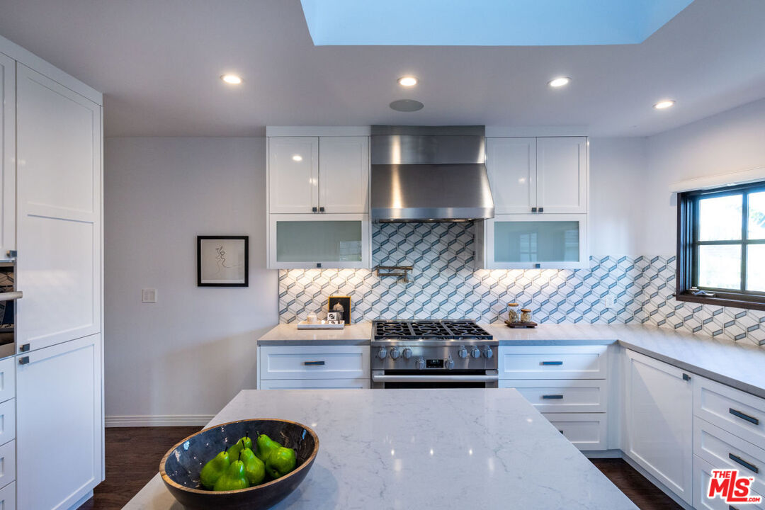 1606 S Ogden Dr