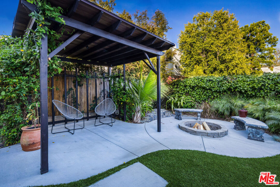 1606 S Ogden Dr