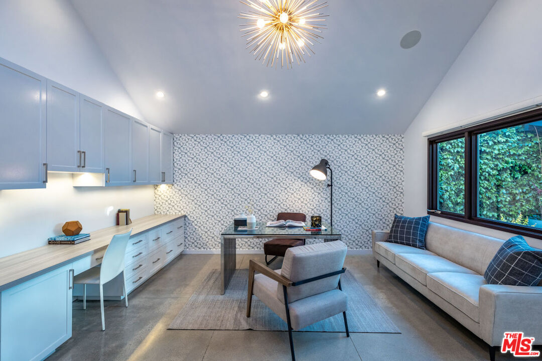 1606 S Ogden Dr