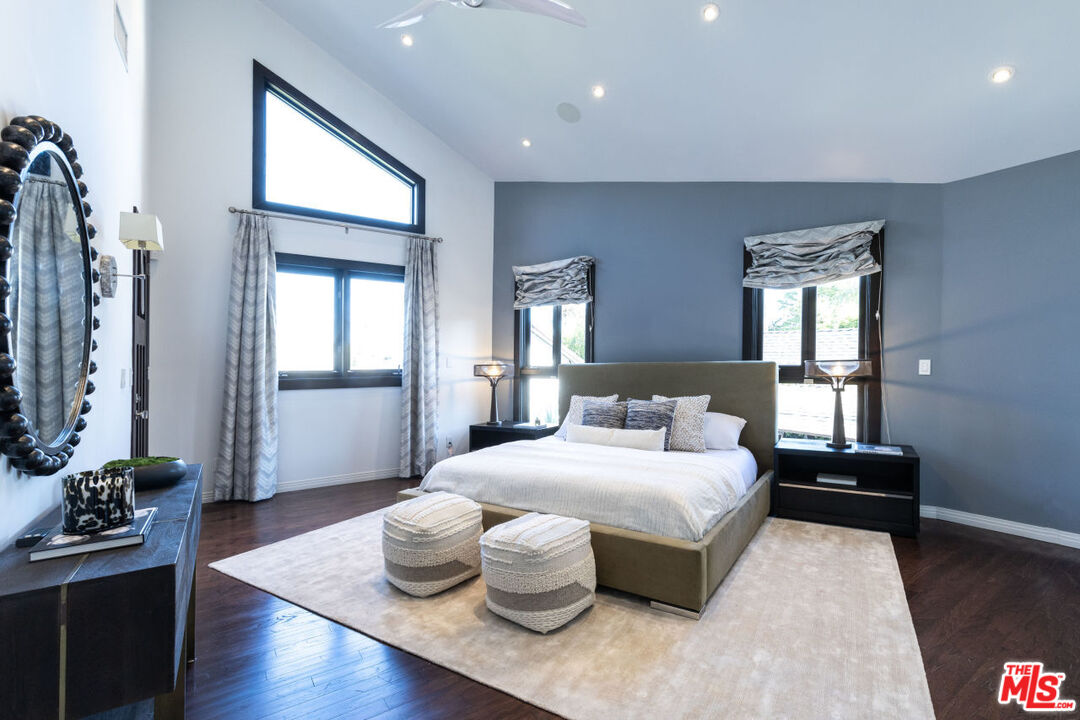 1606 S Ogden Dr