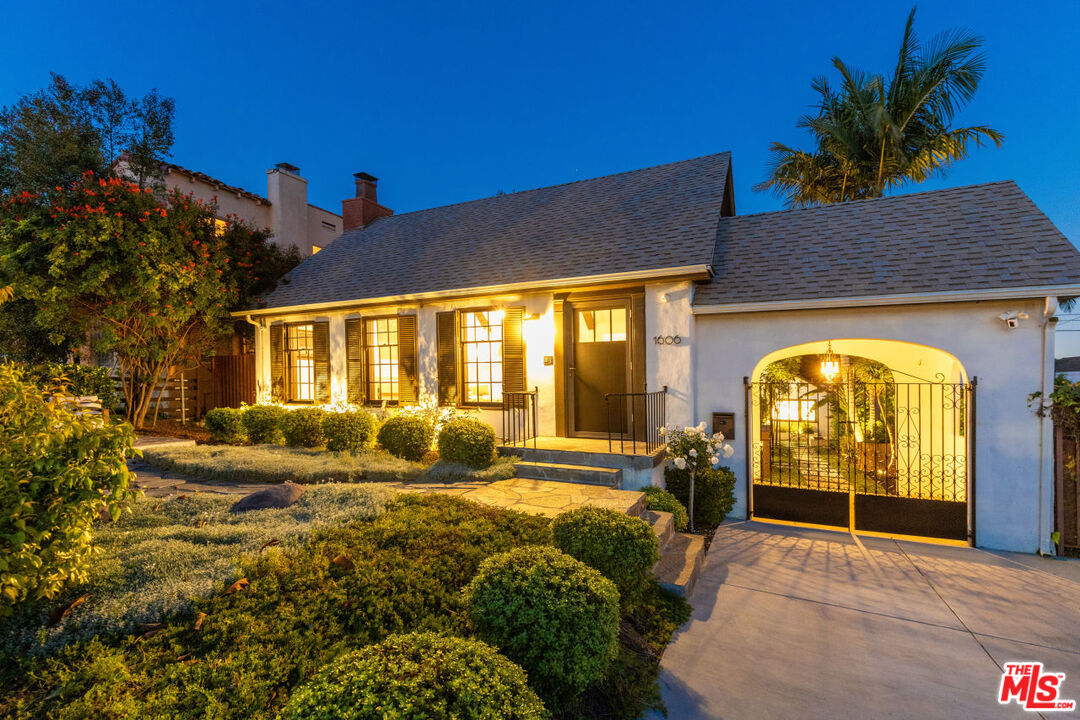 1606 S Ogden Dr