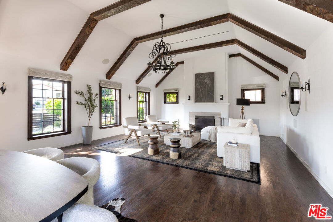 1606 S Ogden Dr