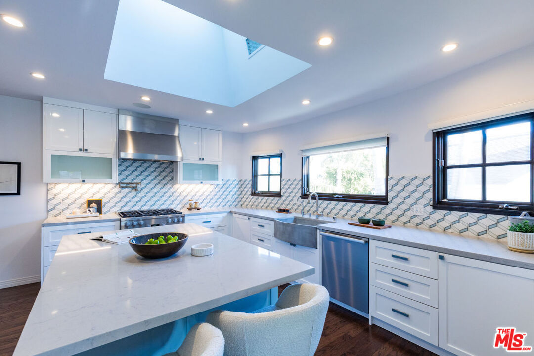 1606 S Ogden Dr