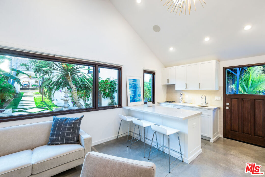 1606 S Ogden Dr