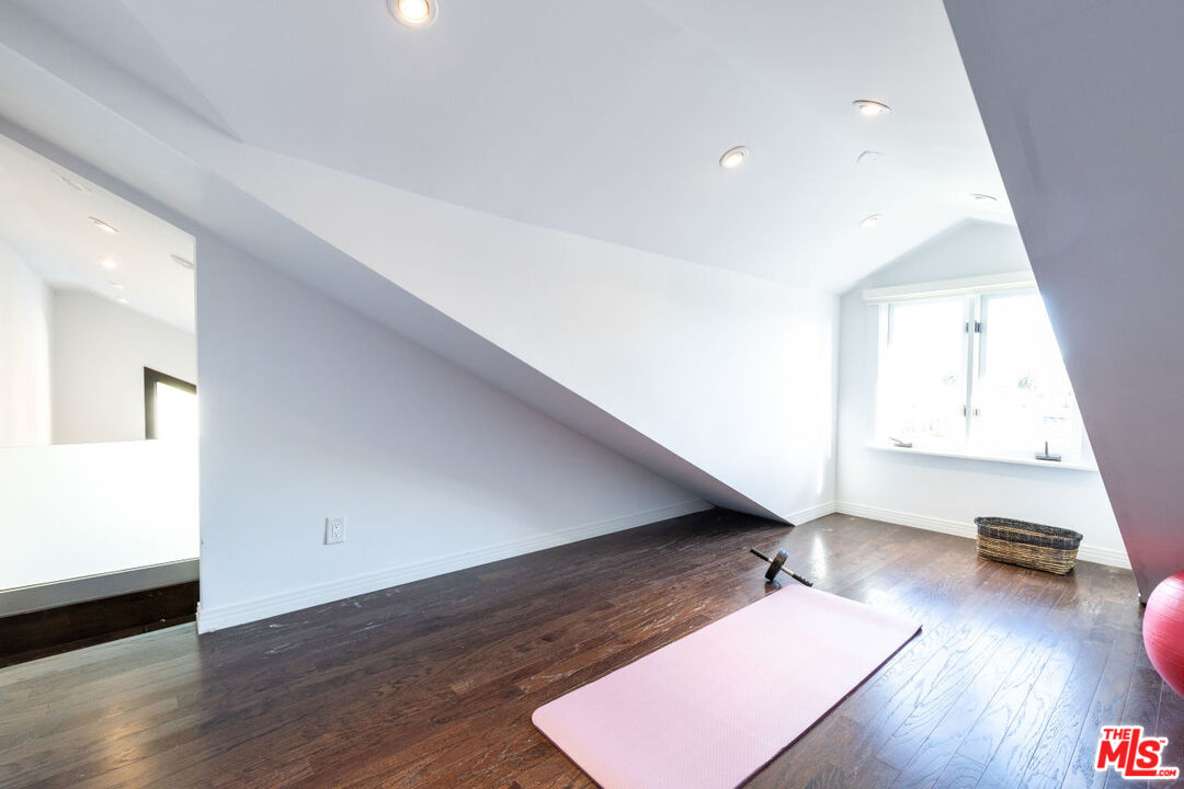 1606 S Ogden Dr