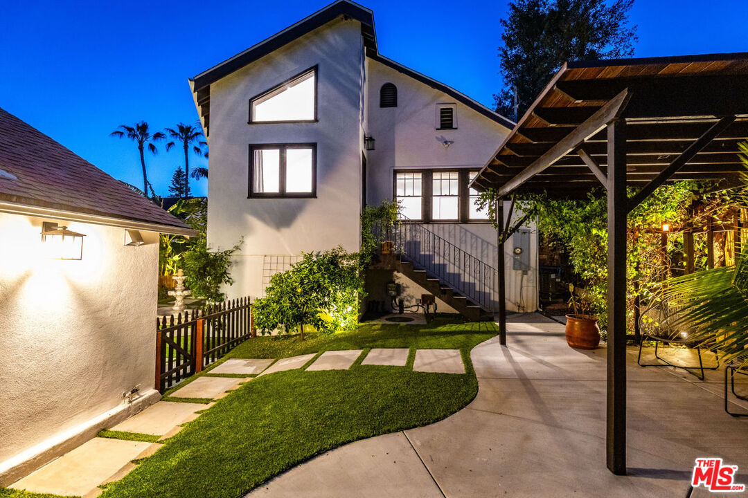 1606 S Ogden Dr